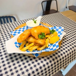 เนื้อปลาชุปแป้งเบียร์ สเปเชียล ทอด เสริฟซอสกระเทียมทาทาร์+เฟรนฟราย