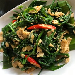 ผักเชียงดาผัดไข่