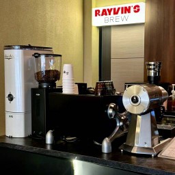 RAYVIN’S เรย์วินส์ (Slothshy and Friends)