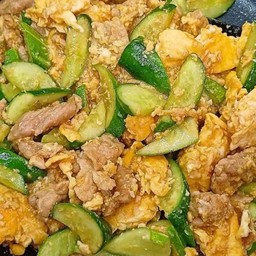 แตงกวาผัดไข่