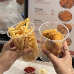 เฟรนช์ฟรายส์ไซส์เบิ้มๆ + ซอสสูตรพิเศษ