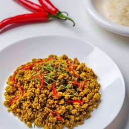 ข้าวราดหมูสับคั่วกลิ้งกล่ิมกล่อม + ไข่ดาว หรือ ไข่เจียว1 ใบ ลูกค้าโน๊ตเลือกได้เลยค่ะ ไม่โน๊ตใส่ไข่ดาวนะคะ