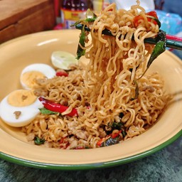 มาม่าผัดขี้เมาหมูสับ