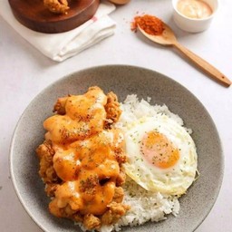 ข้าวหน้าไก่กรอบ2ชิ้น ไข่ดาว+ชีสฉ่ำๆ