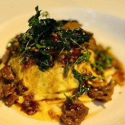 ข้าวกะเพราเนื้อชิ้น
