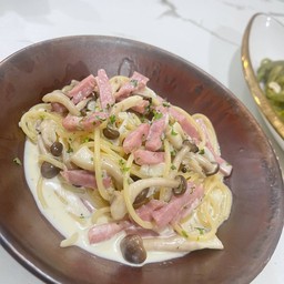 Mushroom and Ham Cream Spaghetti