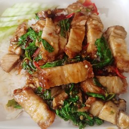 ข้าวกะเพราหมูกรอบ