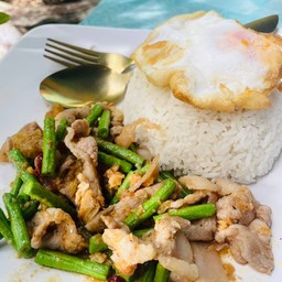 สามชั้นผัดกะปิ