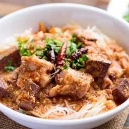 ขนมจีนน้ำเงี้ยว