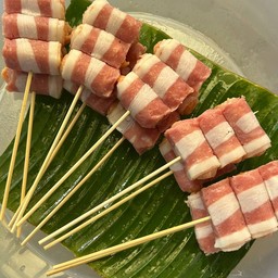 ไส้กรอกพันเบคอนหมู