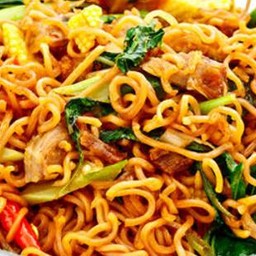 มาม่าผัดขี้เมาหมู