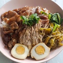 ข้าวขาหมู (ฟรีไข่พะโล้)