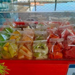 อมรรัตน์ผลไม้สดปอกพร้อมทาน