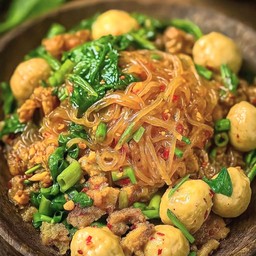 เตี้ยวเเซ่บแห้งลูกชิ้นแชมป์