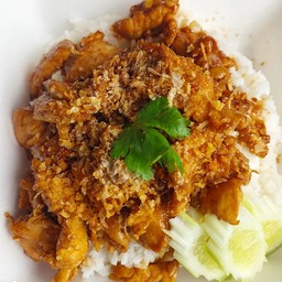 ข้าวหมู/ไก่กระเทียม