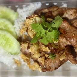 ข้าวหมูกระเทียม