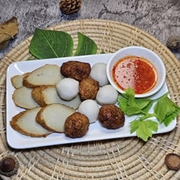 ลูกชิ้นลวกจิ้มซีฟู้ด