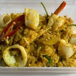 ข้าวผัดผงกะหรี่ทะเล