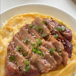 ข้าวไข่ข้นหมูย่างซอส