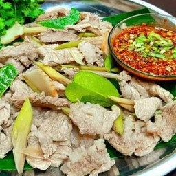 [อร่อยซ่ากับโค้ก] ลวกจิ้มหมู + น้ำจิ้มแจ่ว +  โค้ก ออริจินัล (กระป๋อง)