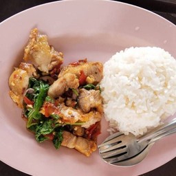 ข้าวกระเพราหมูกรอบ