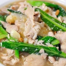 ราดหน้าเส้นใหญ่หมู,หมี่ขาว