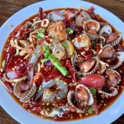 ส้มตำที่ 1 ตลาดเลียบด่วน แดนเนรมิต