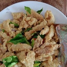 หมูทอดใบมะกรูดพริกสด