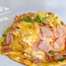 ข้าวหน้าไข่ข้นเบคอนทอด