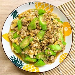 ผัดบวบหมูสับใส่ไข่(ราดข้าว)