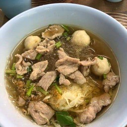 กะเตี๋ยวไก่ตุ๋น คุณย่า