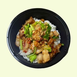 ข้าวคะน้าหมูกรอบ