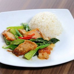 คะน้าหมูกรอบราดข้าว