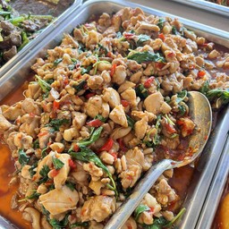 ผัดกะเพราสะโพกไก่