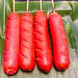 ฮอดด๊อกเเดงใหญ่ พร้อมน้ำจิ้มรสเด็ด