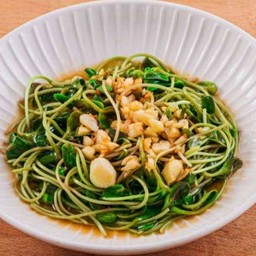 ยอดอ่อนทานตะวันผัดน้ำมันหอย