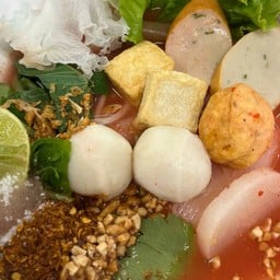 นายหัว ขาหมู มันไก่ ก๋วยเตี๋ยว