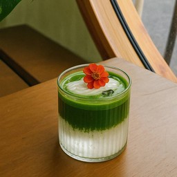 Coconut matcha (16 oz)