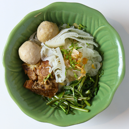 ก๋วยเตี๋ยวแห้ง ลูกชิ้น เนื้อเปื่อย ผ้าขี้ริ้ว | Dry noodles with beef balls, braised beef, beef tripe