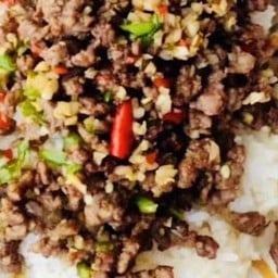ข้าวเนื้อสับผัดพริกขี้หนู(เผ็ดร้อนแรง🔥)