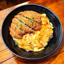 ข้าวเนื้อกิวคัตสึไข่ข้นลาวา