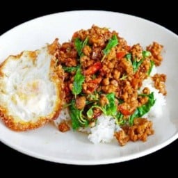 กะเพราโอมเพี้ยง