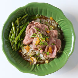 ก๋วยเตี๋ยวน้ำ น่องลายกรอบ | Noodle soup with sliced beef shank