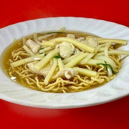 บะหมี่กรอบราดหน้าไก่