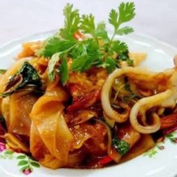 เส้นใหญ่ผัดขี้เมา