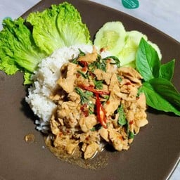 ไก่ผัดใบโหระพา