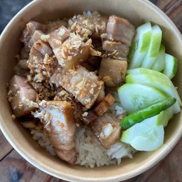 ข้าวหมูกรอบ ทอดกระเทียม