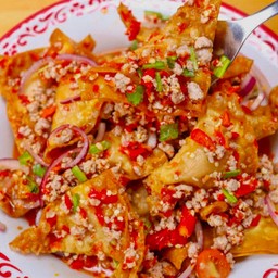 ยำเกี๊ยวกรอบพริกเผา