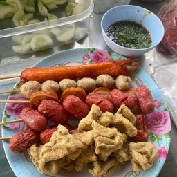 ลูกชิ้นทอด น้ำจิ้มทำเอง &ข้าวไข่ข้นตามสั่ง