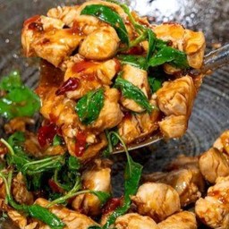 กระเพราไก่ราดข้าว